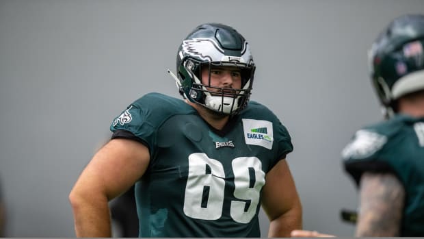 Rookie Landon Dickerson during practice on Sept. 23, 2021